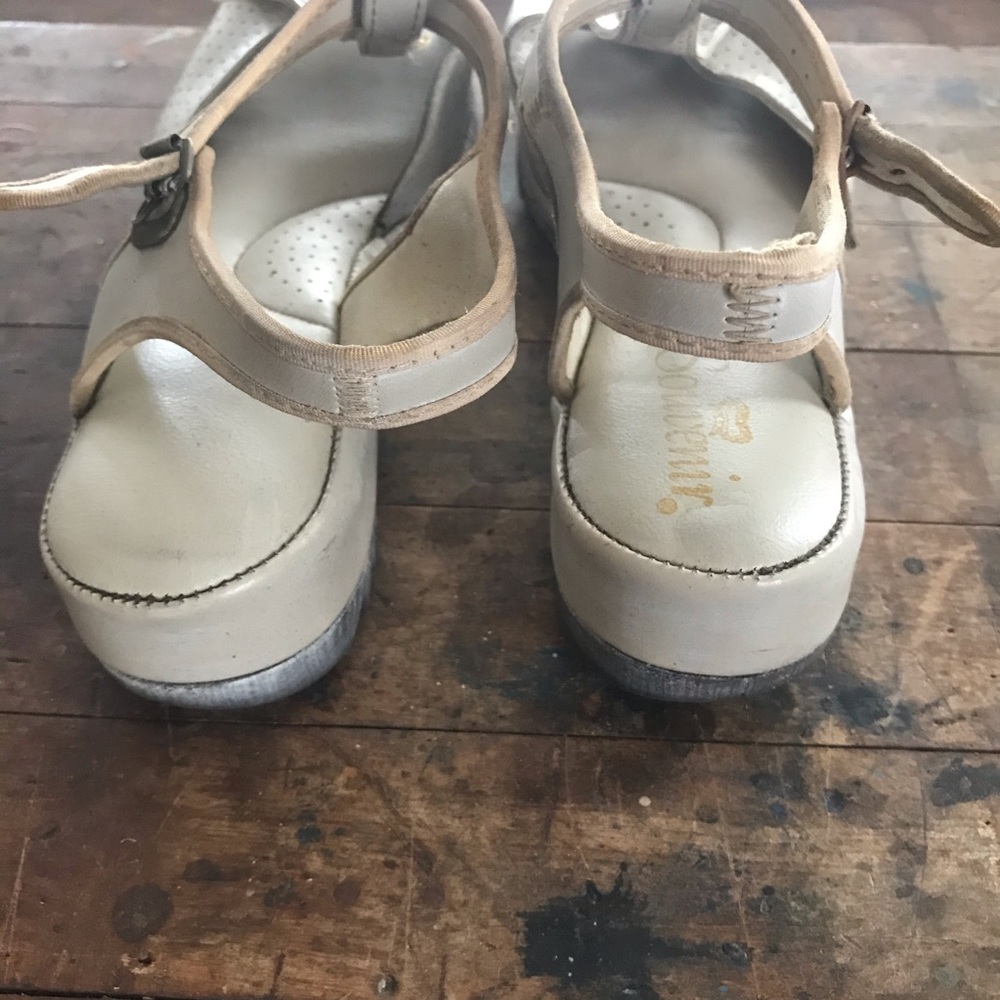 Vintage 60s taupe laser cut sandals - Picture 9 of 10